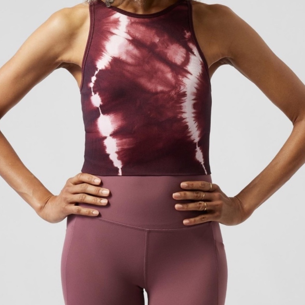 Athleta Aurora Seamless High Neck Crop Tank Red Big Wave Tie Dye Size XL